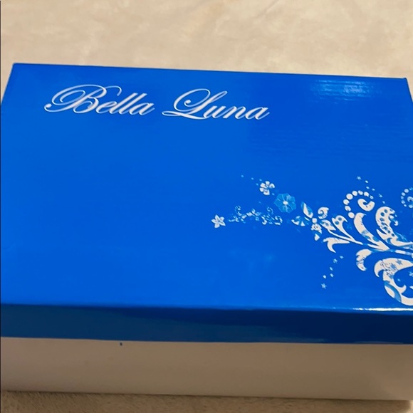 Shoes - Picture 6 of 7